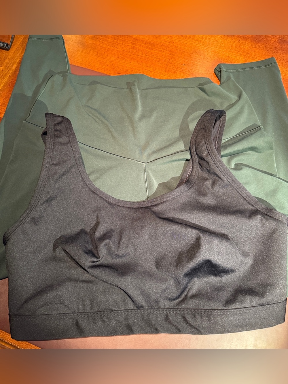 Offline By Aerie Bundle Sweat Cardio Bra & Real Me Extra 7/8 Leggings Green XXL
